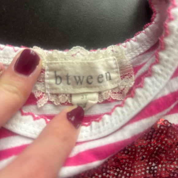 Btween sequin heart ruffle bottom striped top size 3T - Picture 2 of 3